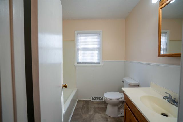 1129 S Evans Road, Evansdale, IA 50707