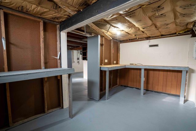 1129 S Evans Road, Evansdale, IA 50707