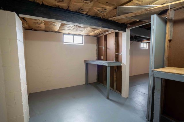 1129 S Evans Road, Evansdale, IA 50707