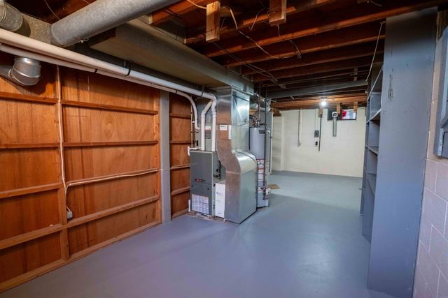 1129 S Evans Road, Evansdale, IA 50707