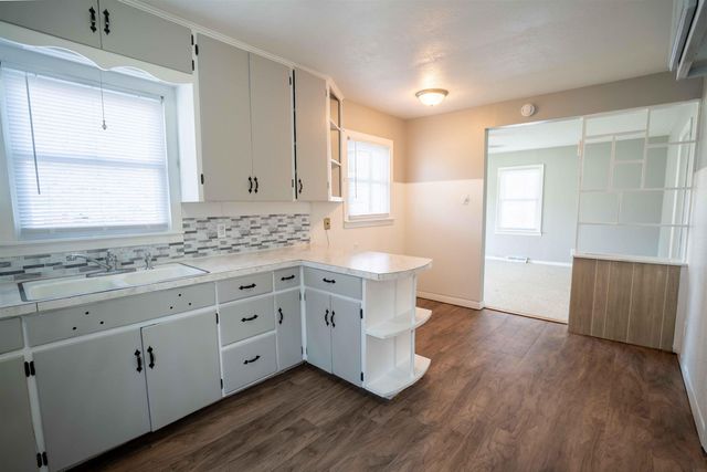 1129 S Evans Road, Evansdale, IA 50707