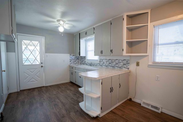 1129 S Evans Road, Evansdale, IA 50707