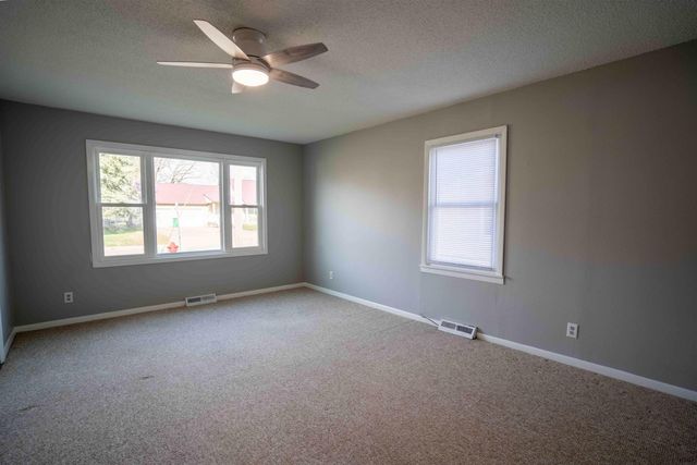 1129 S Evans Road, Evansdale, IA 50707