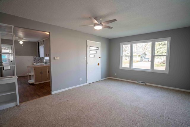 1129 S Evans Road, Evansdale, IA 50707