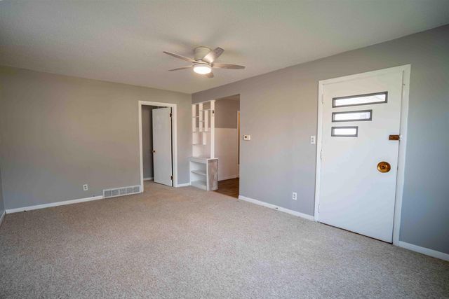 1129 S Evans Road, Evansdale, IA 50707