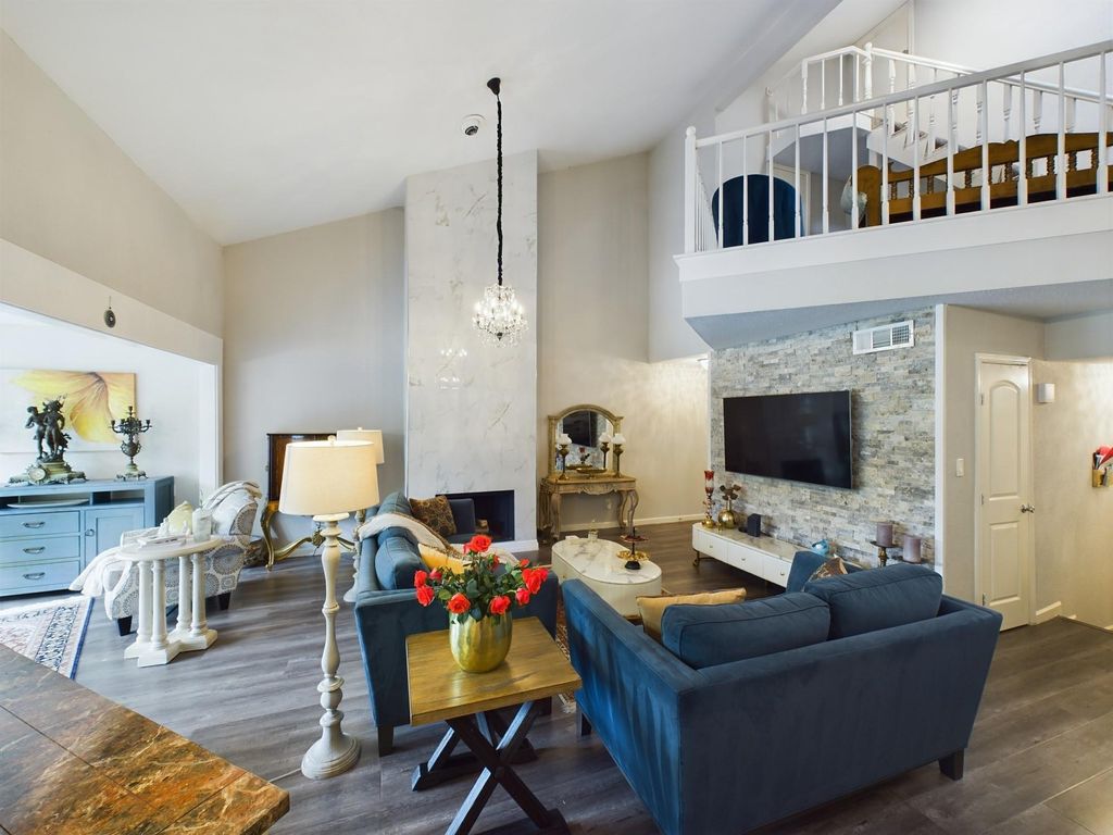 9400 Doliver Drive 35, Houston, TX 77063