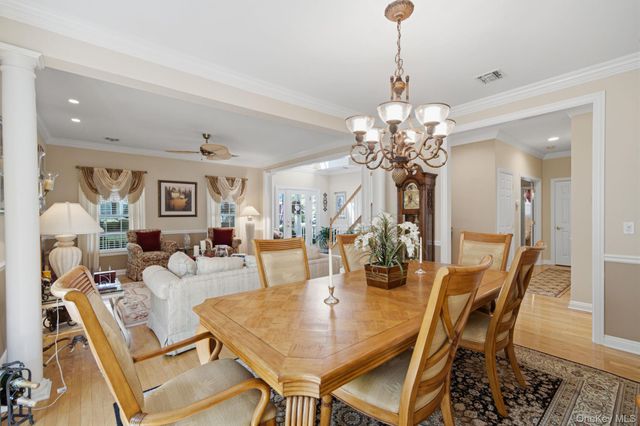 5 Green Ash Street, Calverton, NY 11933