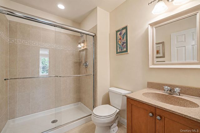 5 Green Ash Street, Calverton, NY 11933