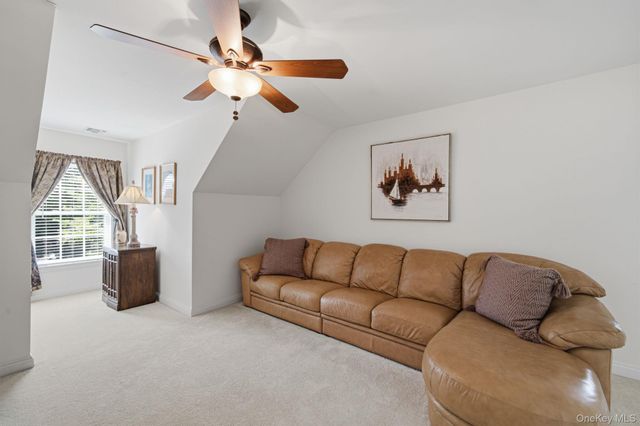 5 Green Ash Street, Calverton, NY 11933