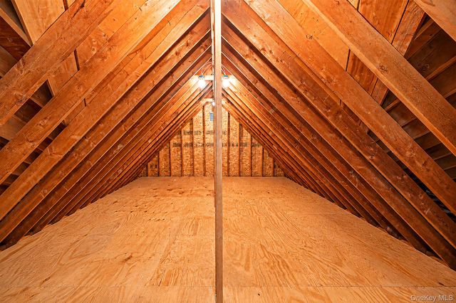 5 Green Ash Street, Calverton, NY 11933