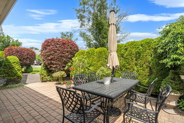 5 Green Ash Street, Calverton, NY 11933