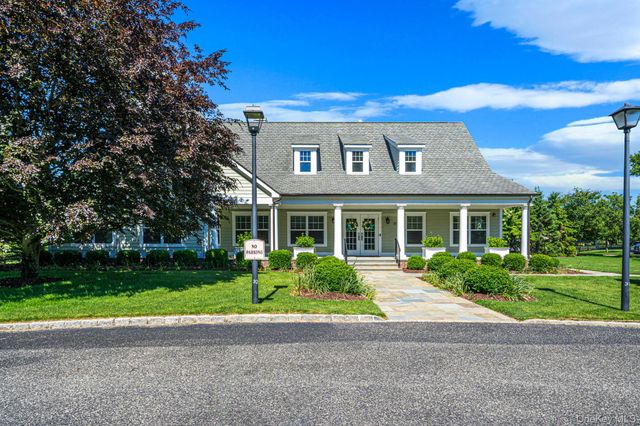 5 Green Ash Street, Calverton, NY 11933