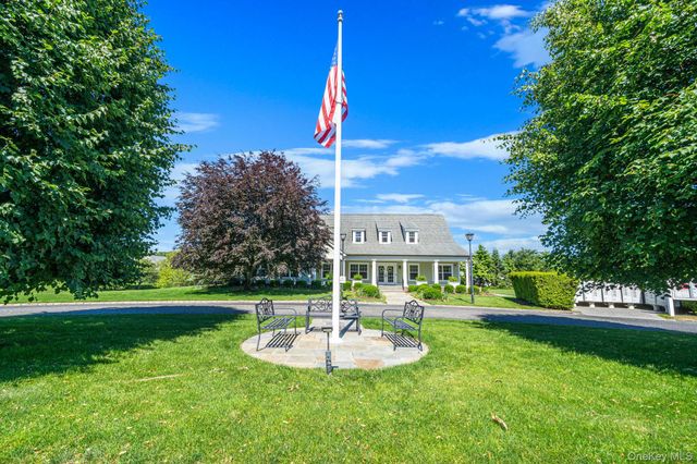 5 Green Ash Street, Calverton, NY 11933