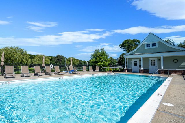 5 Green Ash Street, Calverton, NY 11933