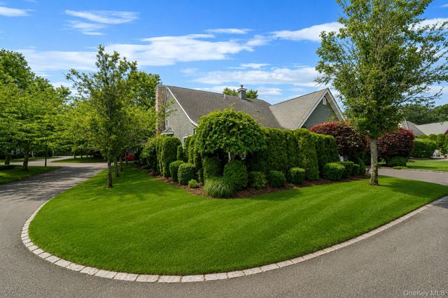 5 Green Ash Street, Calverton, NY 11933