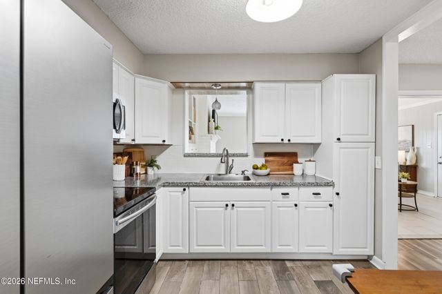 8015 MENDOZA Drive, Jacksonville, FL 32217