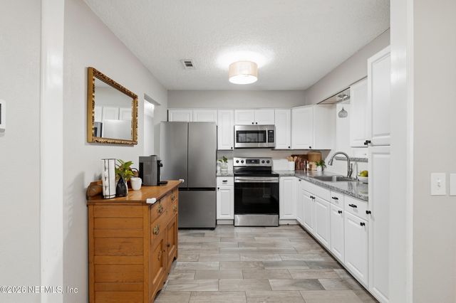 8015 MENDOZA Drive, Jacksonville, FL 32217