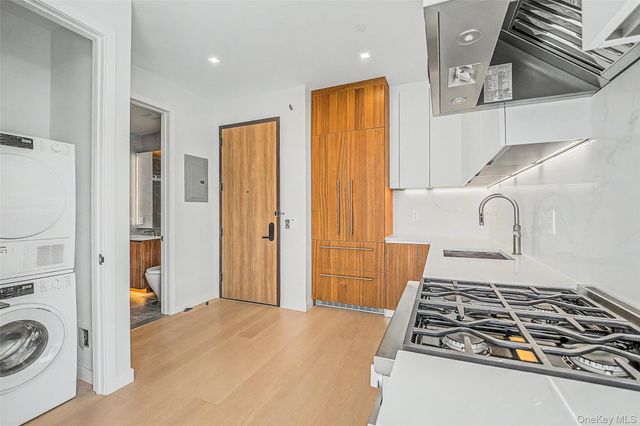 35-32 Leavitt Street 10A, Flushing, NY 11354