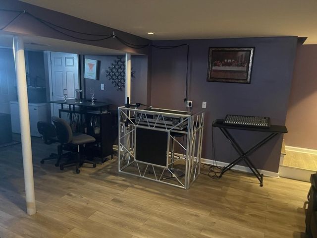 19 Annies Way, Springfield, MA 01119