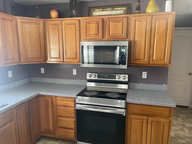 19 Annies Way, Springfield, MA 01119