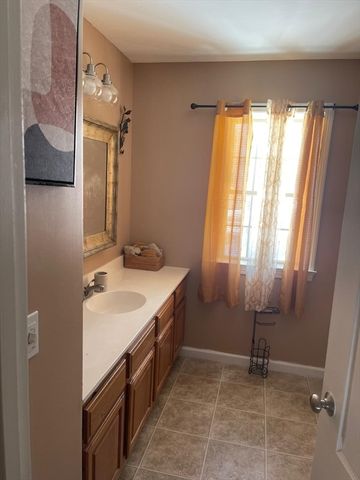 19 Annies Way, Springfield, MA 01119