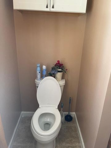 19 Annies Way, Springfield, MA 01119