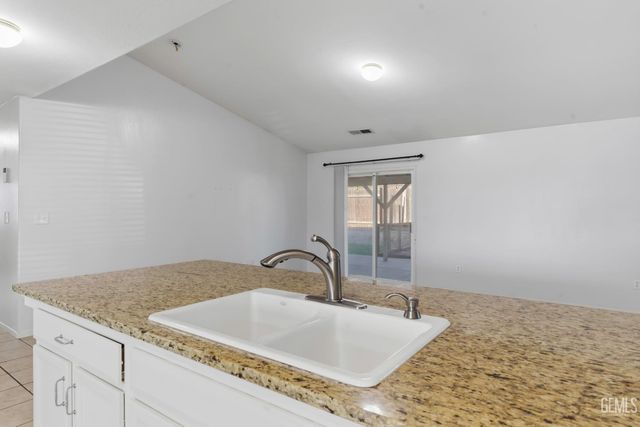 6308 Lost Peak Court, Bakersfield, CA 93311