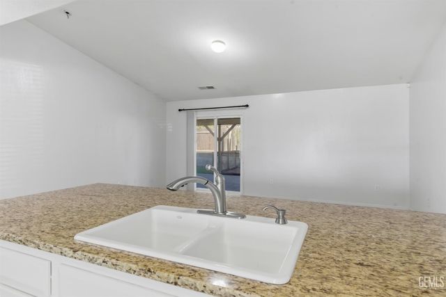 6308 Lost Peak Court, Bakersfield, CA 93311