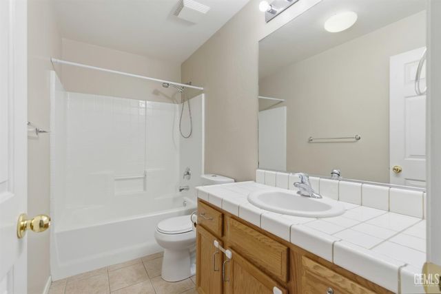 6308 Lost Peak Court, Bakersfield, CA 93311