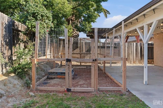 6308 Lost Peak Court, Bakersfield, CA 93311