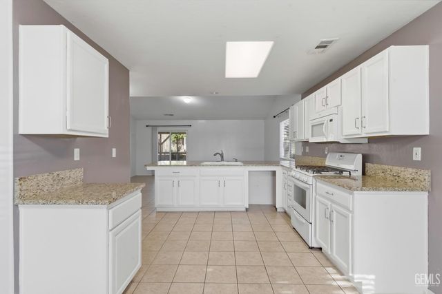 6308 Lost Peak Court, Bakersfield, CA 93311