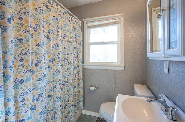 6104 E 136th Street, Grandview, MO 64030