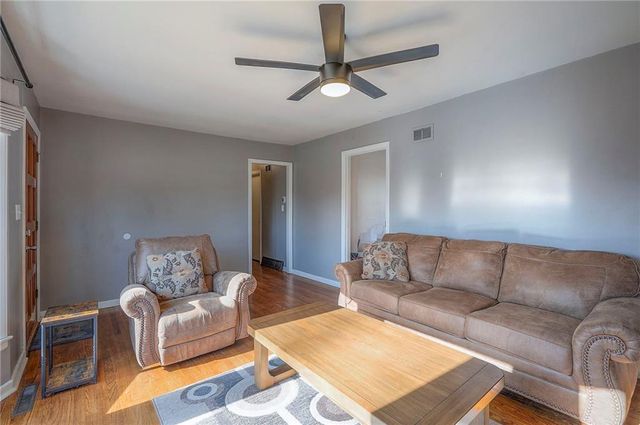 6104 E 136th Street, Grandview, MO 64030