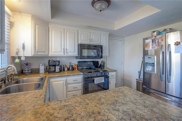 6104 E 136th Street, Grandview, MO 64030