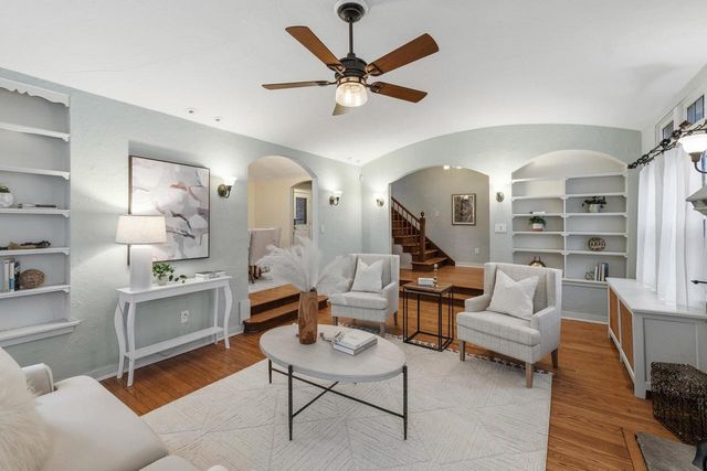 1031 E Circle DRIVE, Whitefish Bay, WI 53217