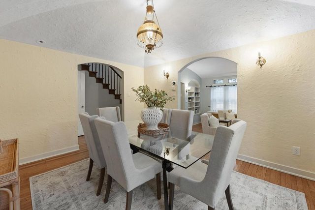 1031 E Circle DRIVE, Whitefish Bay, WI 53217