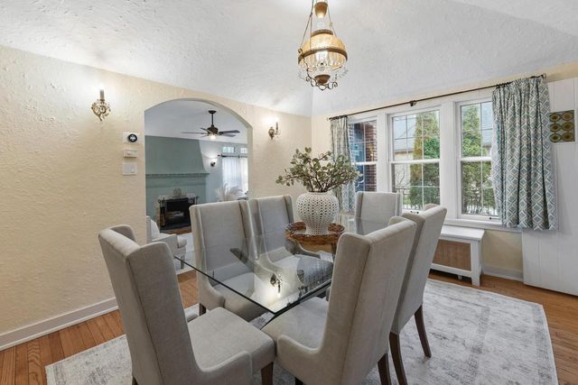 1031 E Circle DRIVE, Whitefish Bay, WI 53217