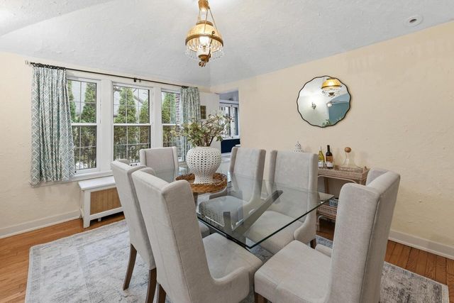 1031 E Circle DRIVE, Whitefish Bay, WI 53217