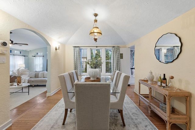 1031 E Circle DRIVE, Whitefish Bay, WI 53217