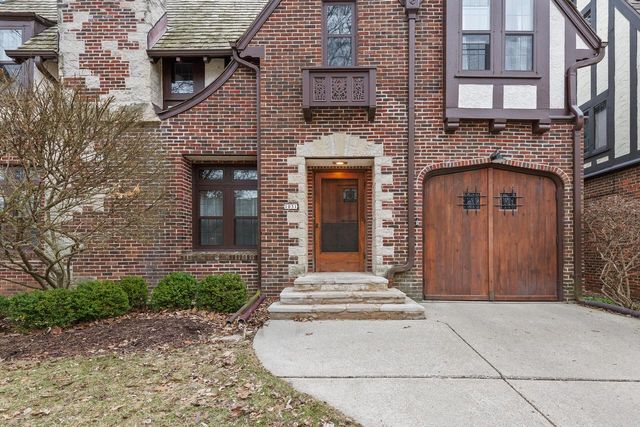 1031 E Circle DRIVE, Whitefish Bay, WI 53217