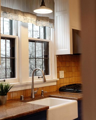 1031 E Circle DRIVE, Whitefish Bay, WI 53217