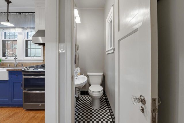 1031 E Circle DRIVE, Whitefish Bay, WI 53217