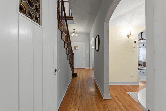 1031 E Circle DRIVE, Whitefish Bay, WI 53217