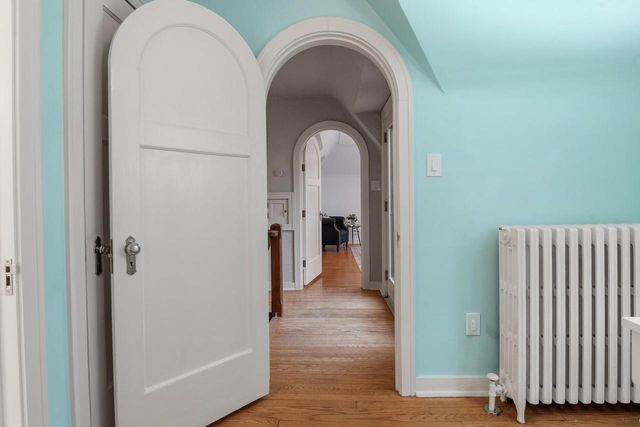 1031 E Circle DRIVE, Whitefish Bay, WI 53217