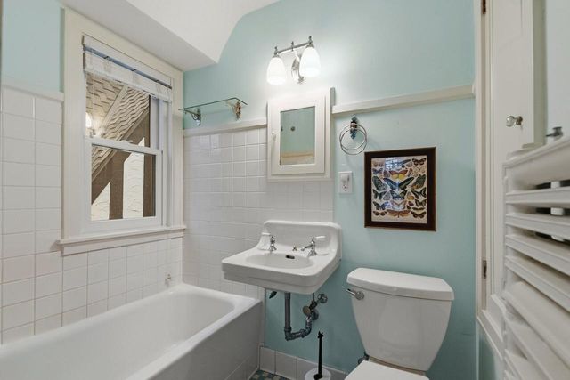 1031 E Circle DRIVE, Whitefish Bay, WI 53217