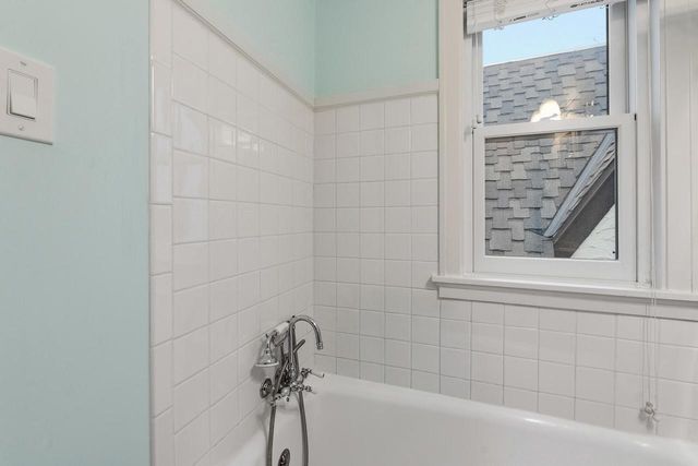 1031 E Circle DRIVE, Whitefish Bay, WI 53217