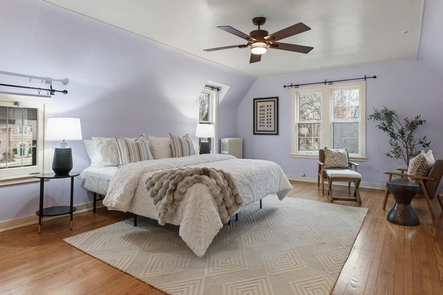 1031 E Circle DRIVE, Whitefish Bay, WI 53217