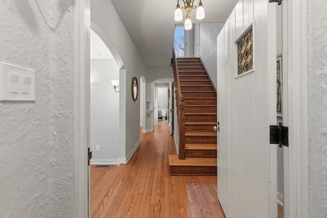 1031 E Circle DRIVE, Whitefish Bay, WI 53217