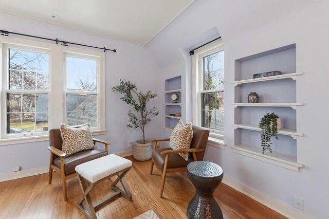 1031 E Circle DRIVE, Whitefish Bay, WI 53217