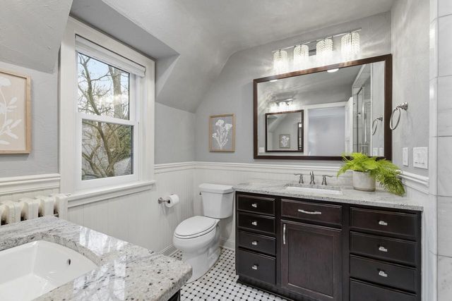 1031 E Circle DRIVE, Whitefish Bay, WI 53217